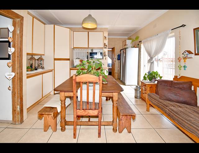 5 BEDROOM HOUSE FOR SALE IN CROSBY